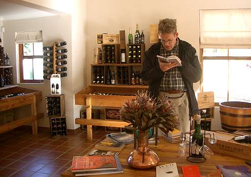 Michael im Wineshop von Clarens