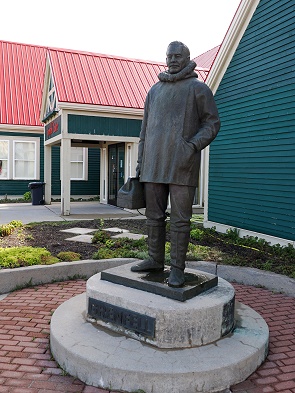 Statue Dr. Greenfell
