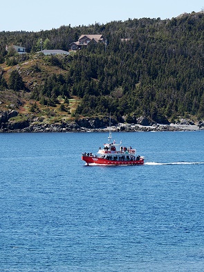 Großes Tourboot
