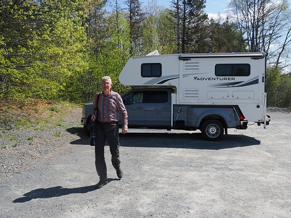 Unser Camper am Parkplatz