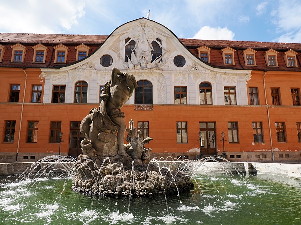 Herkulesbrunnen und Musikakademie